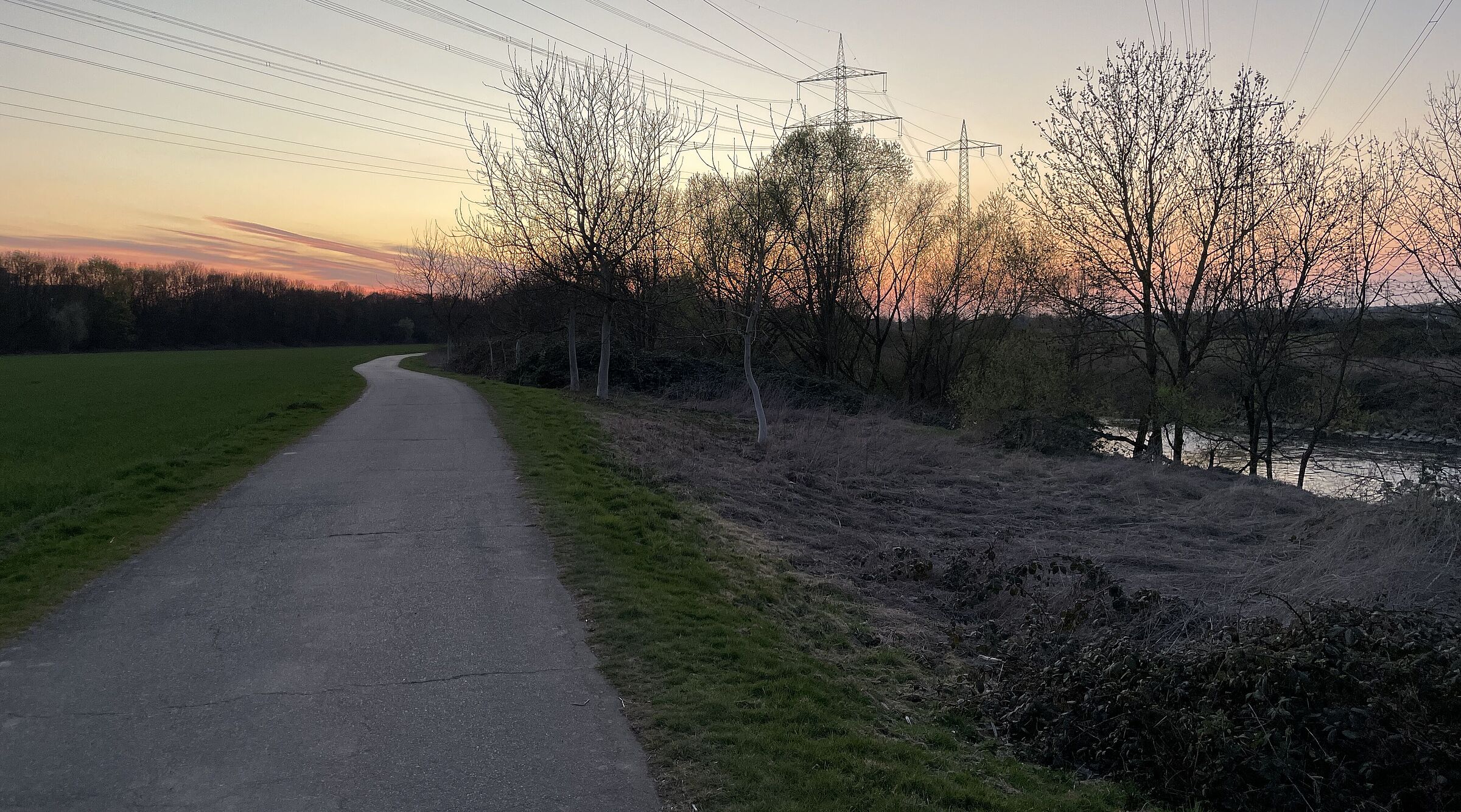 Siegtal-Radweg in Sankt Augustin bei Sonnenuntergang