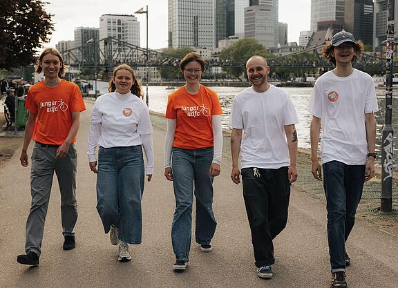 Der Bundesjugendvorstand des Jungen ADFC: Sebastian Vogel, Lilia Vogt, Lena Adam, Norman Kleist, Elija König (v.l.n.r.) (nicht im Bild: Lena Becker).